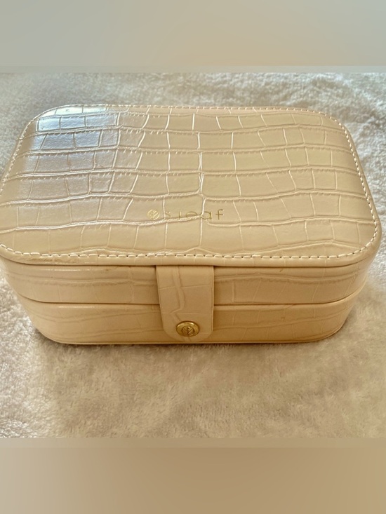 Private Label Other - Leather Mirrored Jewelry Case - NWOT